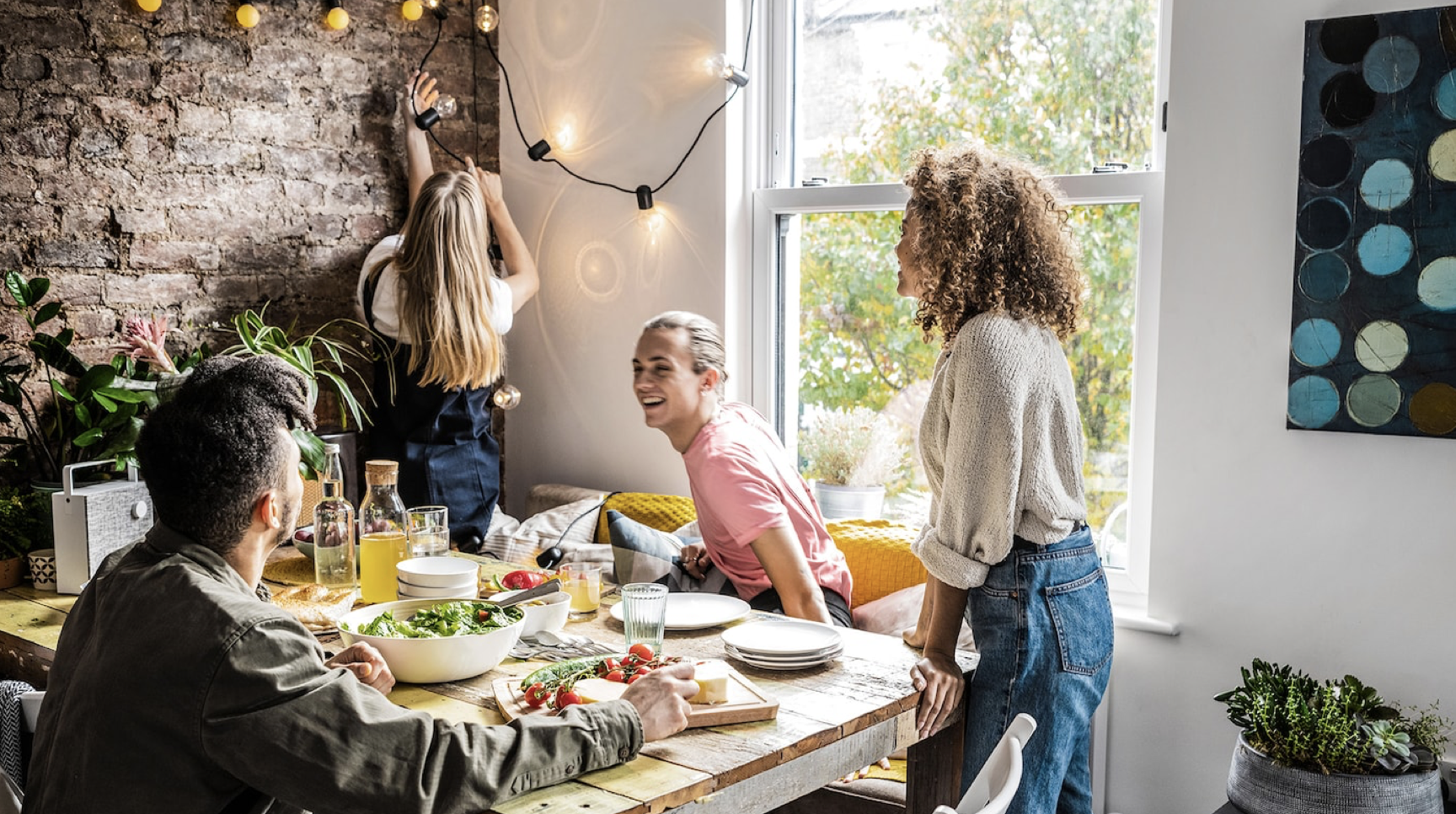 Familie ved frokostbordet