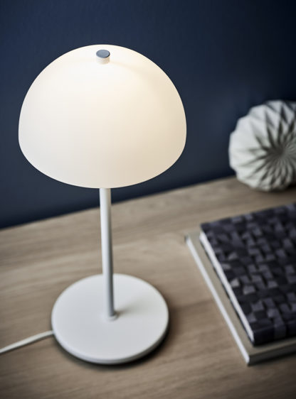 Vienda X bordlampe hvit