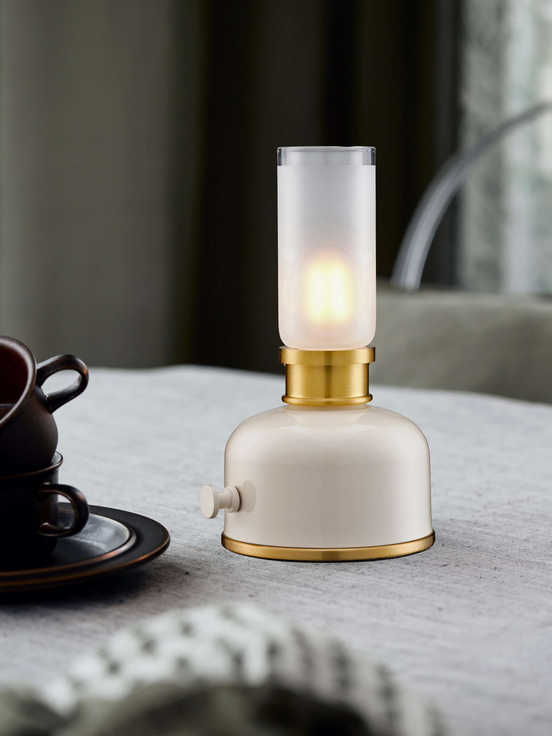Frida oppladbar bordlampe beige/messing - Bilde 2