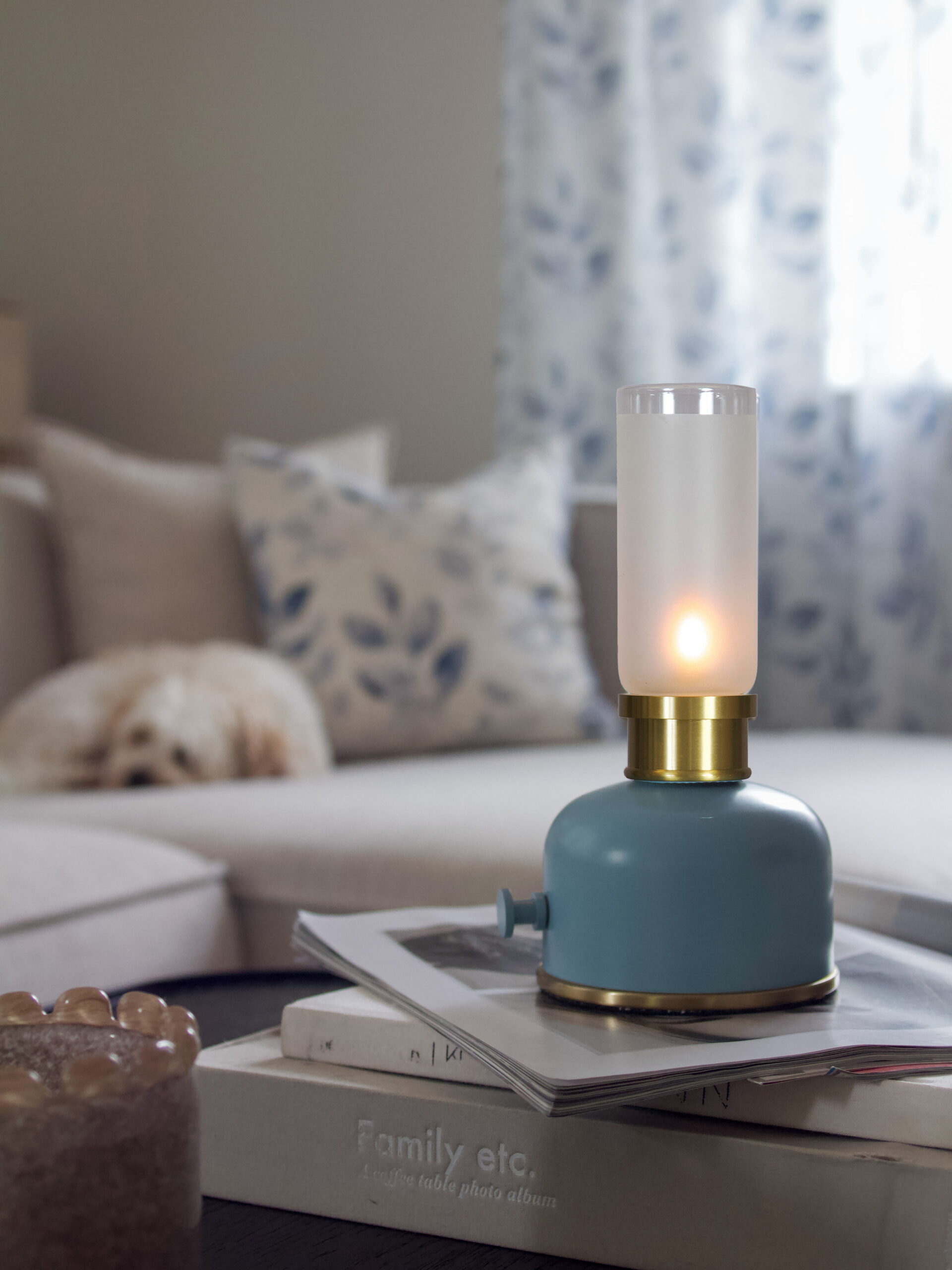Frida oppladbar bordlampe blå/messing - Bilde 2