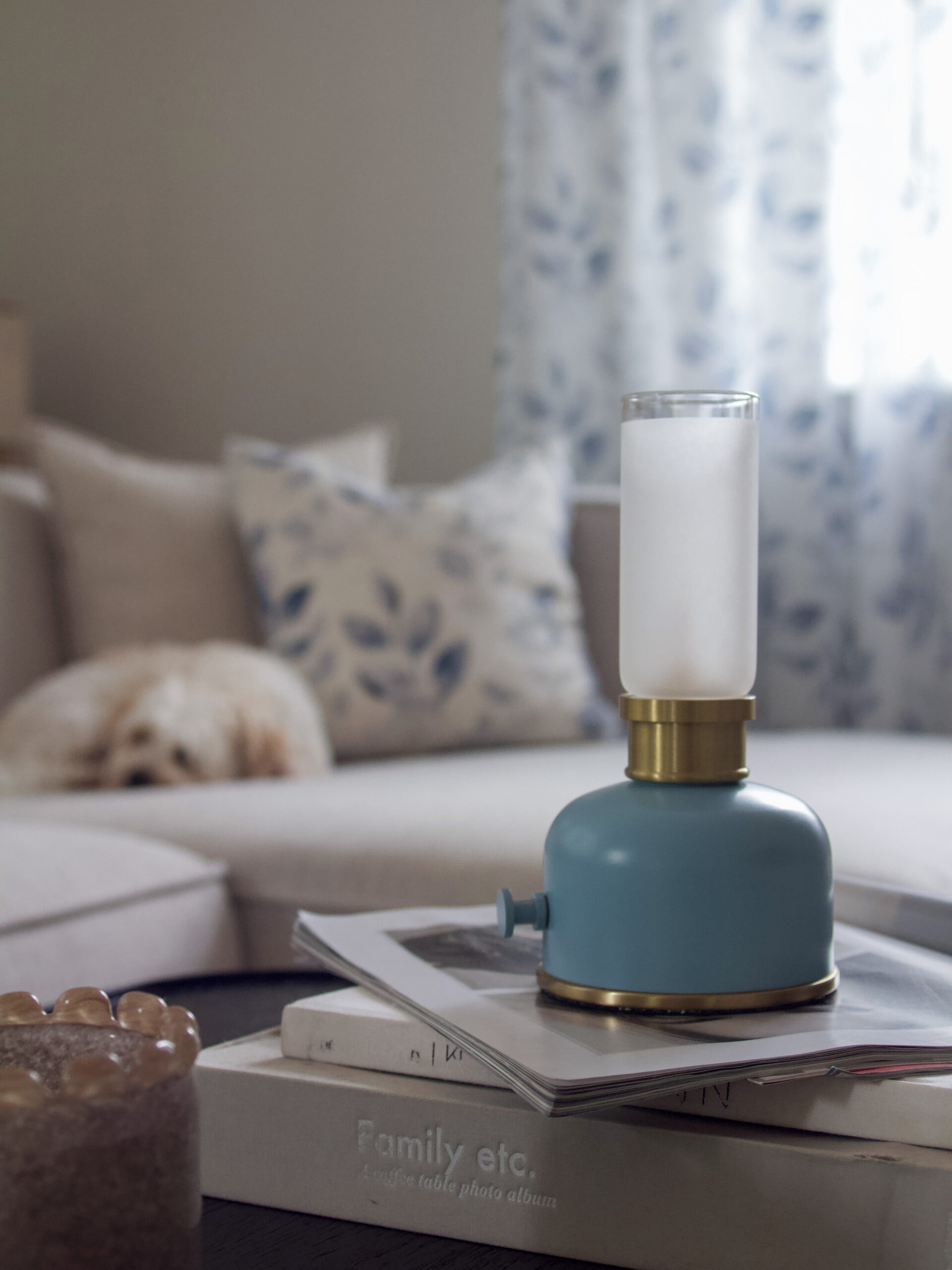 Frida oppladbar bordlampe blå/messing - Bilde 3