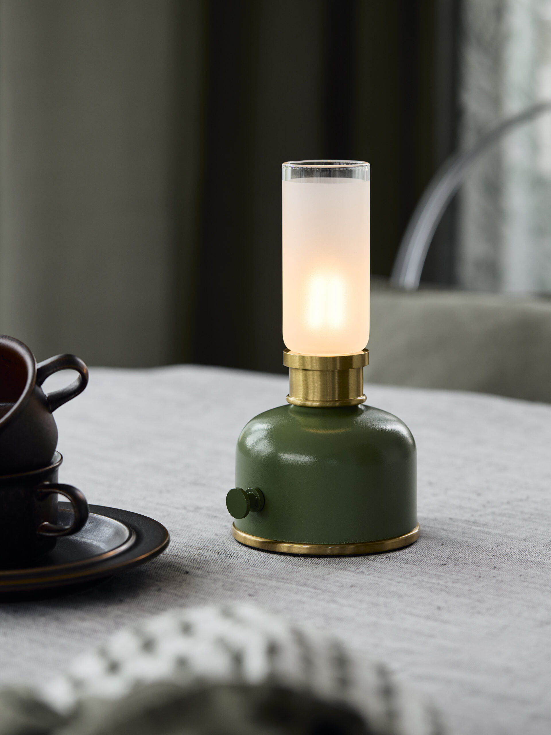 Frida oppladbar bordlampe grønn/messing - Bilde 2