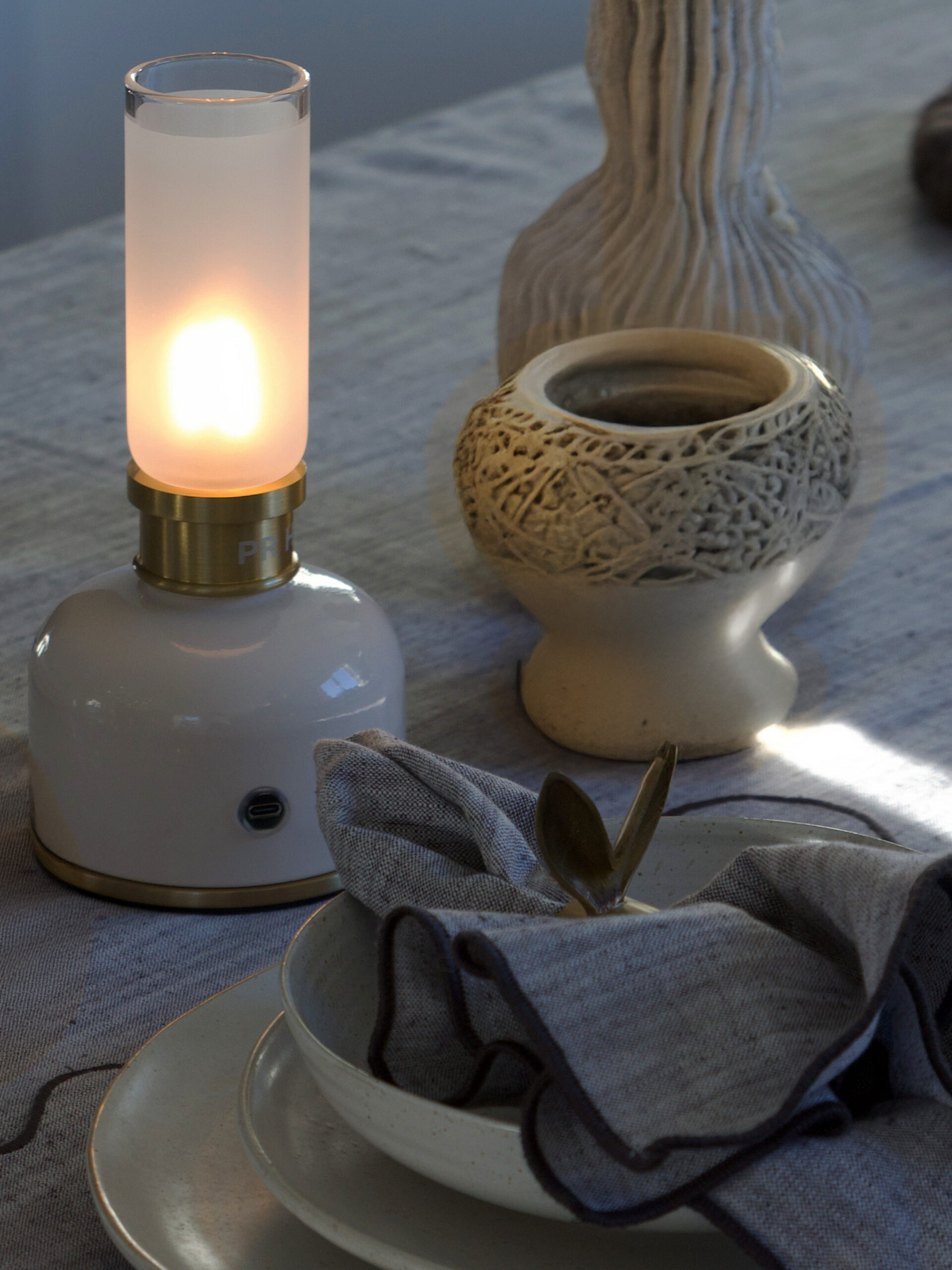 Frida oppladbar bordlampe hvit - Bilde 2
